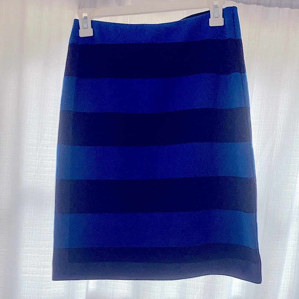 NWOT stripe mini also can be worn as a tube top!